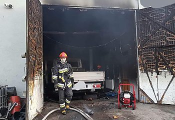 Pożar samochodu przy ul. Gajowej [ZDJĘCIA]