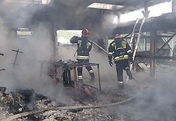 Pożar magazynu na terenie aeroklubu [ZDJĘCIA]