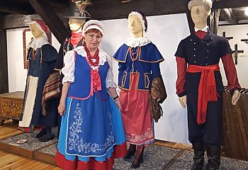  Kujawski strój ludowy. Redaktor Lewicka-Ritter o  „Łachach i Szmatach” regionu