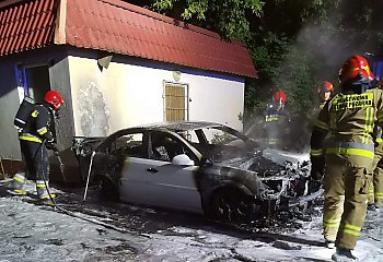 Nocny pożar samochodu na Kapuściskach. Czy to podpalenie?
