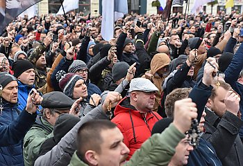 Mężczyźni z całej Polski przeszli w procesji różańcowej ulicami Bydgoszczy [ZDJĘCIA, VIDEO]
