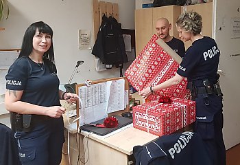 „Świąteczna paczka” od policjantów ze Szwederowa
