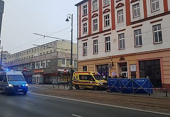 49-latek wypadł z okna kamienicy przy ul. Dworcowej. Zginął na miejscu