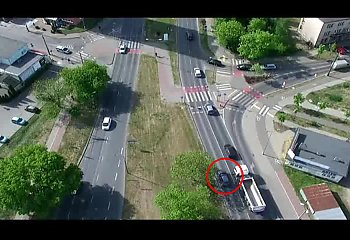 Policja z drona wyłapywała wykroczenia kierowców. Tym razem na alejach Wyszyńskiego