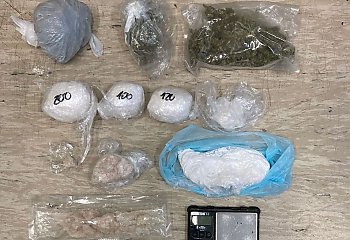 U mieszkańca Błonia policja zabezpieczyła prawie kilogram narkotyków