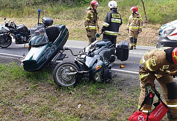 Zderzenie motocykla i samochodu osobowego w Kłódce. Pięć osób trafiło do szpitala
