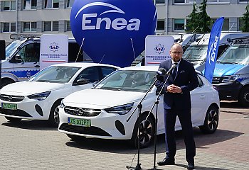 Dwa auta elektryczne od Fundacji Enea będą służyć policjantom w regionie