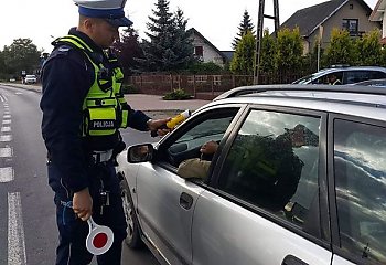 Właściwa reakcja świadków i sprawne działanie policjanta udaremniły jazdę pijanemu kierowcy