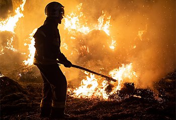Seria pożarów w gminie Koronowo. Tym razem spłonęła słoma w Gogolinie [ZDJĘCIA]