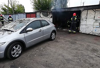 Pożar garażu przy Lawinowej [ZDJĘCIA]