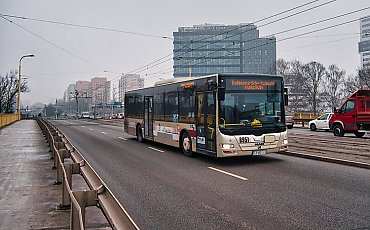 Tramwaje i autobusy wracają na standardowe trasy