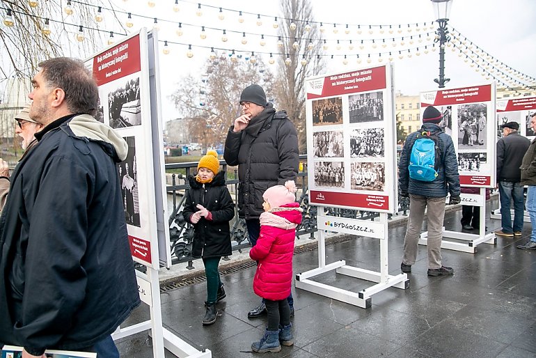 Rodzinne zdjęcia opowiadają historię miasta. Wystawa na stulecie