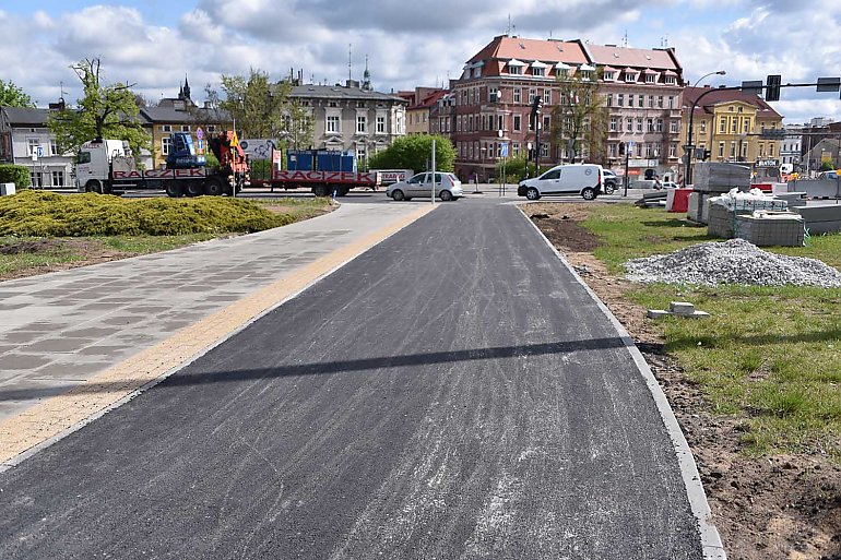 Prace przy drogach rowerowych wzdłuż Kruszwickiej postępują