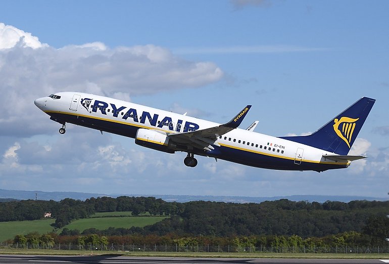 Ryanair zwraca koszty za odwołane loty. Kto może mieć problem z odzyskaniem pieniądzy?