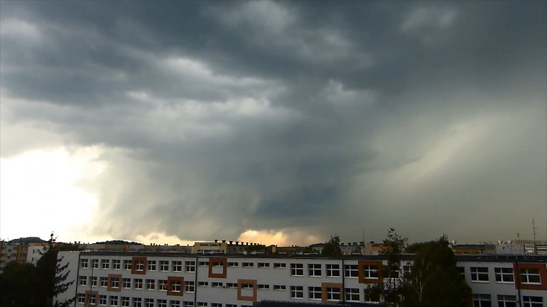 O krok od tornada? Chmura stropowa nad Bydgoszczą namierzona przez Łowców Burz