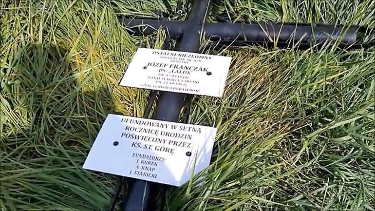 Zniszczono krzyż ostatniego