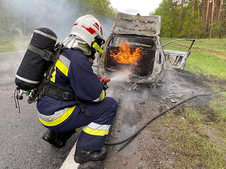 Na DK10 między Przyłubiem a Cierpicami spłonął samochód [GALERIA]