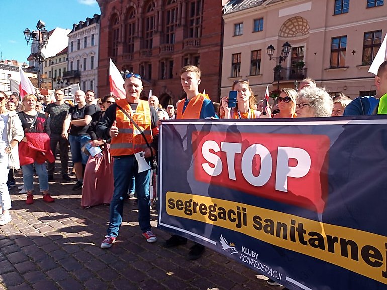 Ponad tysiąc protestujących w Toruniu. Polacy mówią głośne „nie” dla podziałów 
