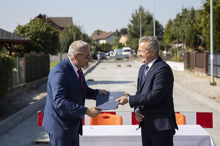 Tysięczna umowa na dofinansowanie inwestycji drogowych w regionie podpisana