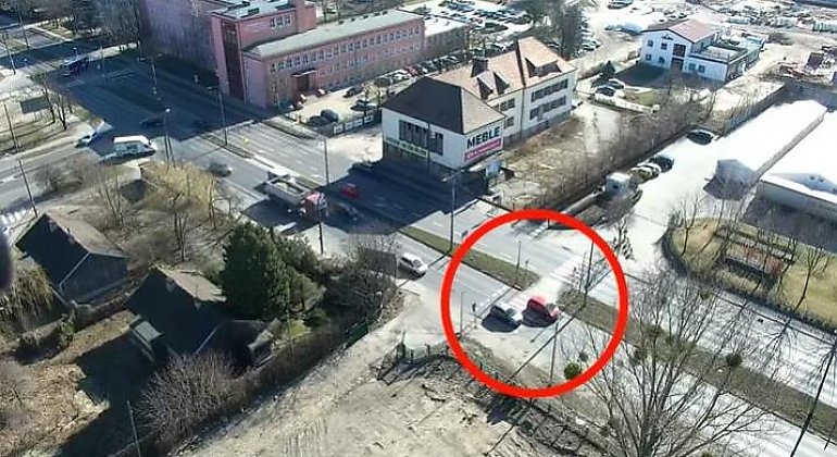 Policjanci śledzili zachowania kierowców w rejonie przejść dla pieszych [VIDEO]