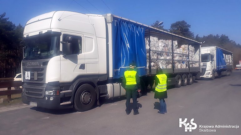 Funkcjonariusze KAS zatrzymali nielegalny transport odpadów