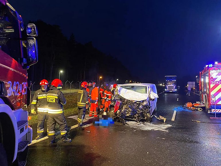 Dwa busy zderzyły się na S10 w Toruniu. Trzy osoby zginęły