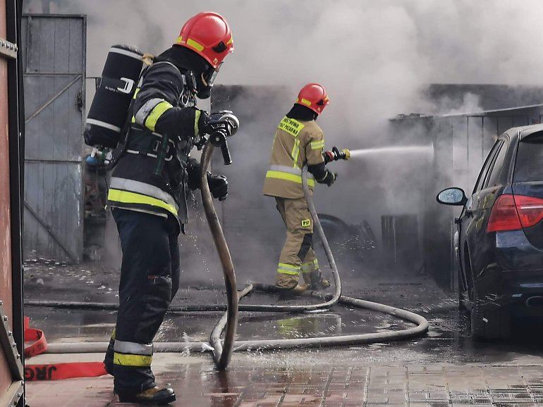 Groźny pożar przy ulicy Dukielskiej w Bydgoszczy