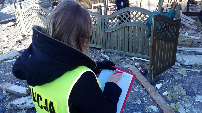 Wybuch badają fordońscy policjanci