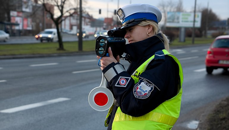 Uwaga, kierowcy! Akcja policji! Kaskadowy pomiar prędkości