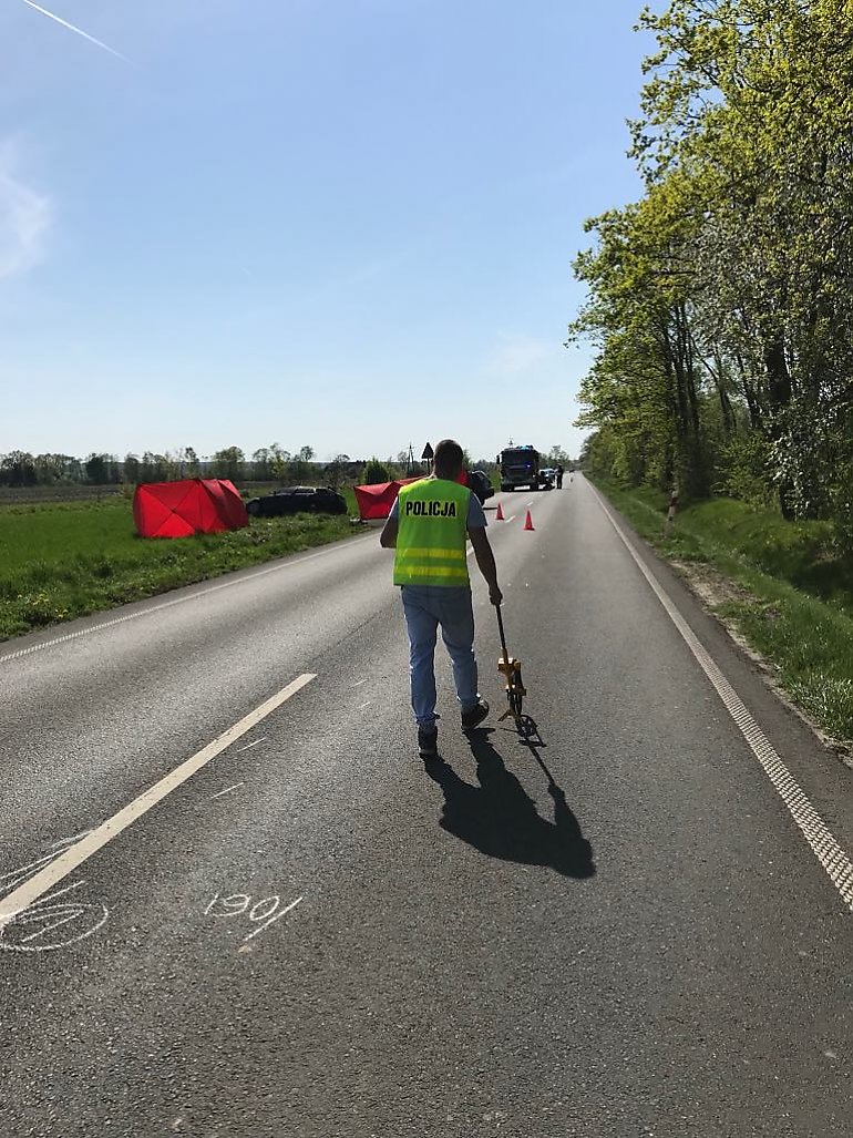 Śmiertelny wypadek w miejscowości Ameryczka gmina Szubin w powiecie nakielskim. Droga DW 247 zablokowana