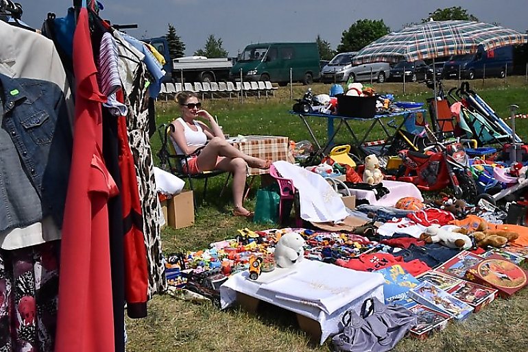 „Stare graty” do kupienia na Miedzyniu. Druga wyprzedaż garażowa