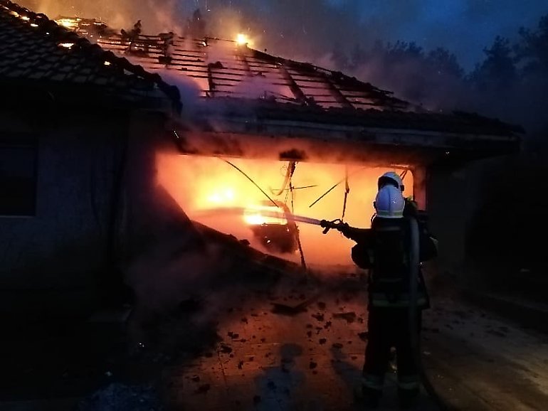 Groźny pożar w miejscowości Kobylarnia [Z OSTATNIEJ CHWILI]