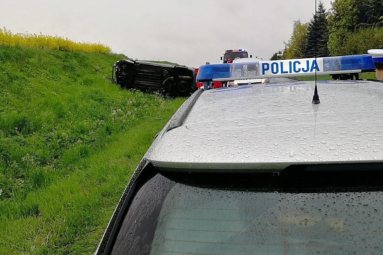 Zginęła pasażerka. Policjanci wyjaśniają przyczyny wpadku