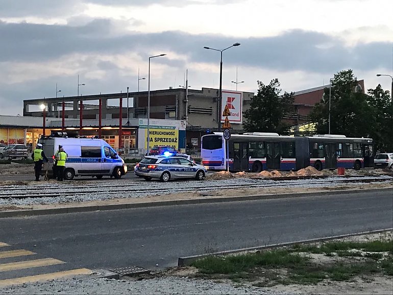 Piesza w ciężkim stanie trafiła do szpitala. Wypadek na Wojska Polskiego 