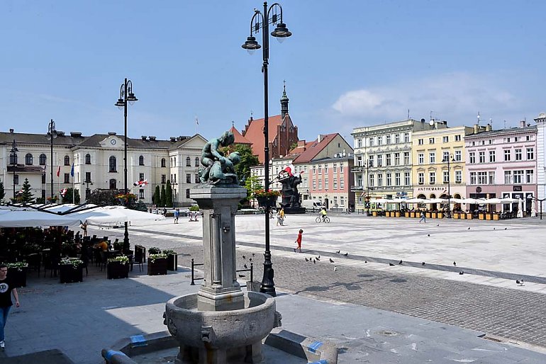 Miasto z pompą „otworzy” Stary Rynek po rewitalizacji. Gwiazdy estrady i kabaretu