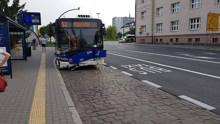 Wypadek autobusu na rondzie Jagiellonów [Z OSTATNIEJ CHWILI]