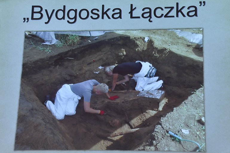 Widzę ich na cmentarzu, ale myślę o ich pięknym życiu
