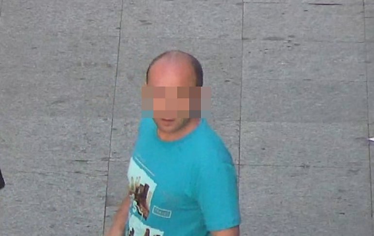 Uderzył kobietę i wyrwał jej telefon. Rozpoznajesz go?