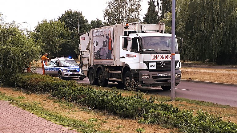 Spadł ze śmieciarki, trafił do szpitala 