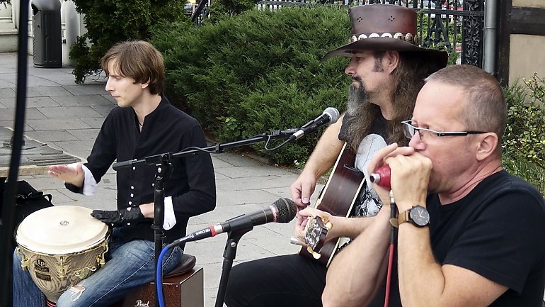 Blues w amfiteatrze przy spichrzach. Grało Haze Acoustic Trio