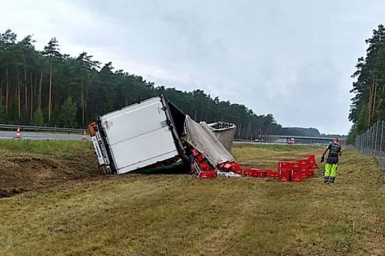 Piwo z tira wylało się na autostradzie 