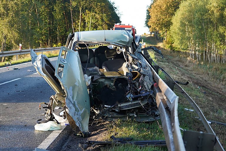 Wypadek trzech aut w Wąsoszu. Dwie osoby w szpitalu [ZDJĘCIA]