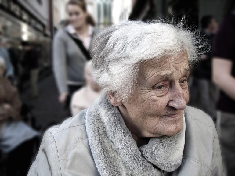 Seniorzy pod okiem ekspertów! Bezpieczne spotkania w bydgoskim ZUS
