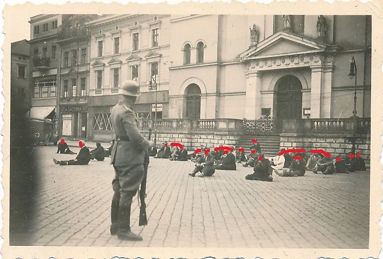 Zdjęcia z egzekucji w Bydgoszczy na aukcji internetowej